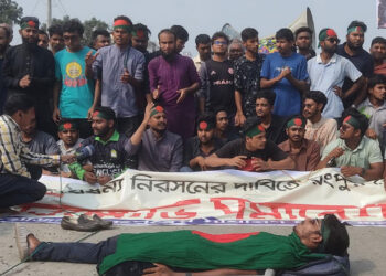 উপদেষ্টার দাবিতে মহাসড়ক অবরোধ