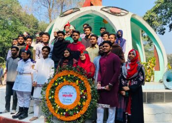 বিজয় দিবসে পাঠকবন্ধু ইবি শাখার পুষ্পস্তবক অর্পণ