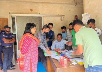ওজনে কম, নেই লাইসেন্স: দুই প্রতিষ্ঠানকে জরিমানা