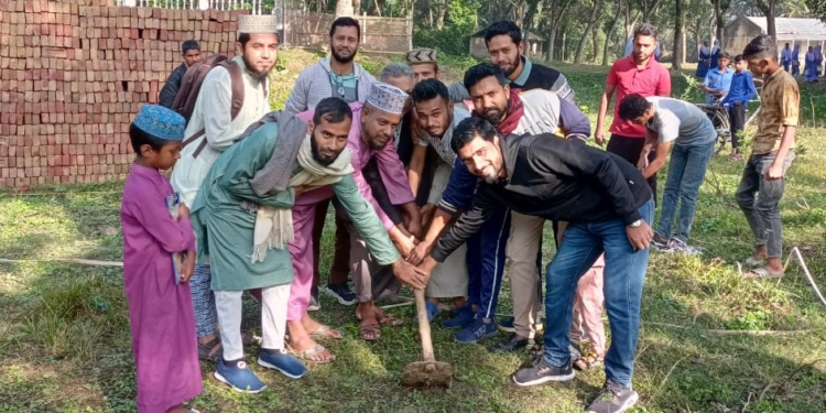 স্থানীয় যুব সমাজ তৈরি করছে মডেল মাদ্রাসা