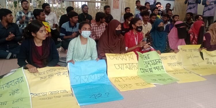 ইবি: প্রশাসনের আশ্বাসে আন্দোলন স্থগিত