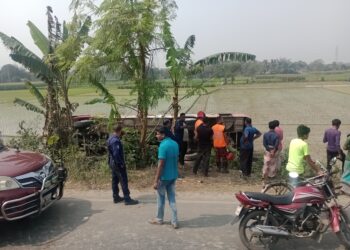 চালক ঘুমে, বাস খাদে: ইবির ৩০ শিক্ষার্থী আহত