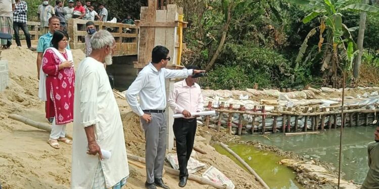 বোয়ালখালীতে খাল দখল; ম্যাজিস্ট্রেটের জরিমানা