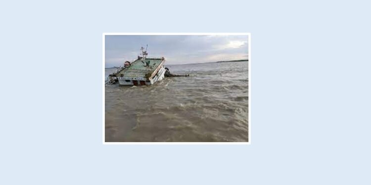 মেঘনায় রড-সিমেন্ট বোঝাই ট্রলার ডুবি