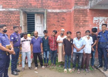 পাবনা মানসিক হাসপাতালে ৯ দালাল আটক
