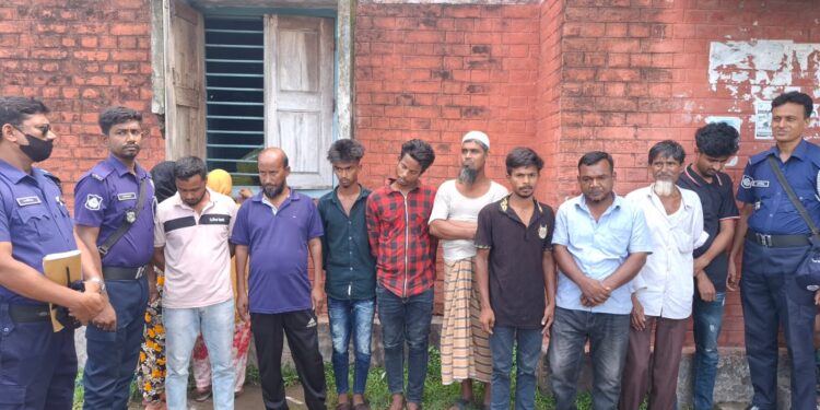 পাবনা মানসিক হাসপাতালে ৯ দালাল আটক