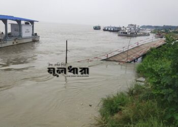 পাটুরিয়ায় জেটি ধস, ঝুঁকি-জনভোগান্তি