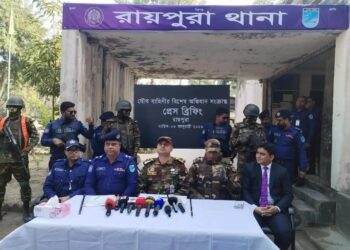রায়পুরায় বিপুল অস্ত্রসহ শীর্ষ সন্ত্রাসী গ্রেপ্তার