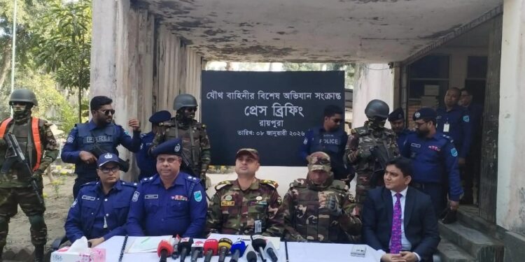 রায়পুরায় বিপুল অস্ত্রসহ শীর্ষ সন্ত্রাসী গ্রেপ্তার